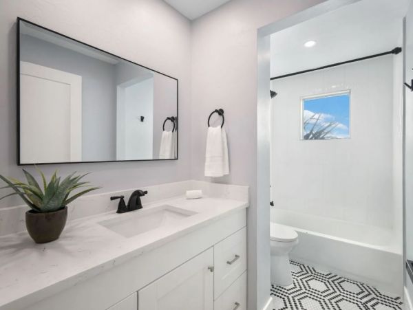 Walk to Beach Vcacation Duplex Two Bedroom