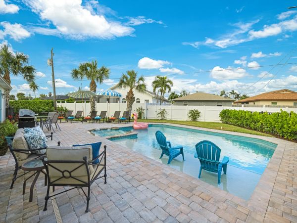 Walk to Beach Vcacation Duplex Two Bedroom