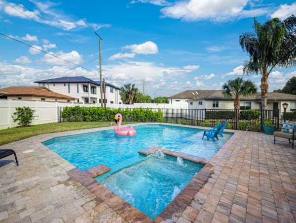 Walk to Beach Vcacation Duplex Two Bedroom