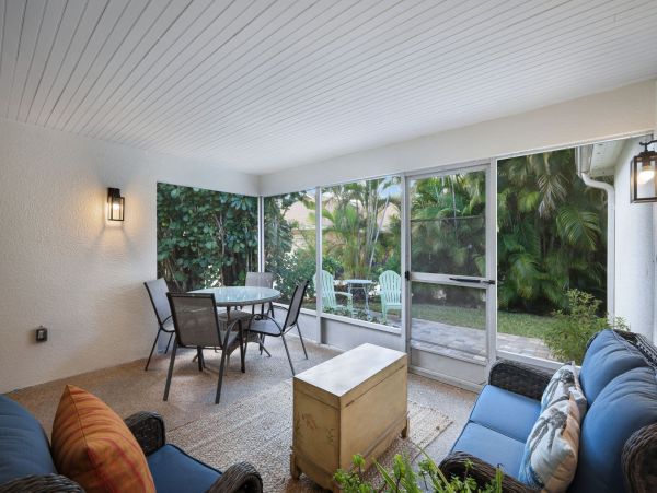 Walk to Beach Vcacation Duplex Two Bedroom