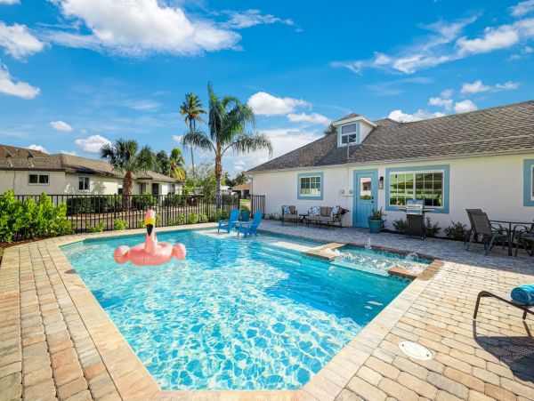 Walk to Beach Vcacation Duplex Two Bedroom