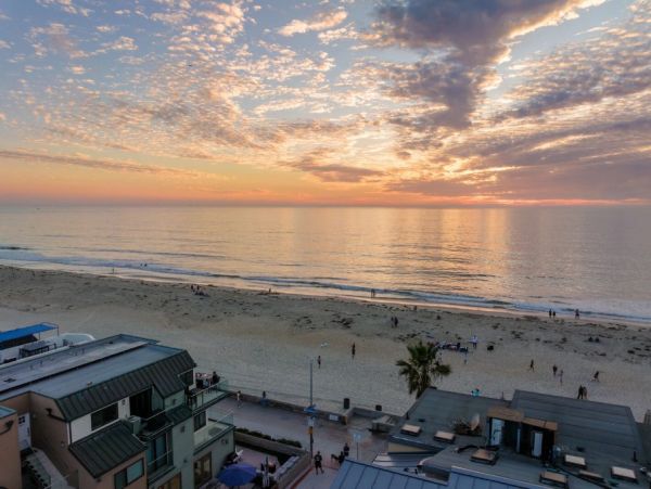 Oceanfront Three Bedroom Vacation Rental in Mission Beach