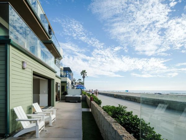 Oceanfront Three Bedroom Vacation Rental in Mission Beach