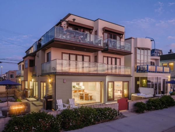 Oceanfront Three Bedroom Vacation Rental in Mission Beach