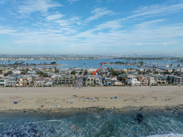 Oceanfront Three Bedroom Vacation Rental in Mission Beach