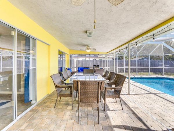 Sarasota Getaway: Heated Pool, Games, Close to Downtown