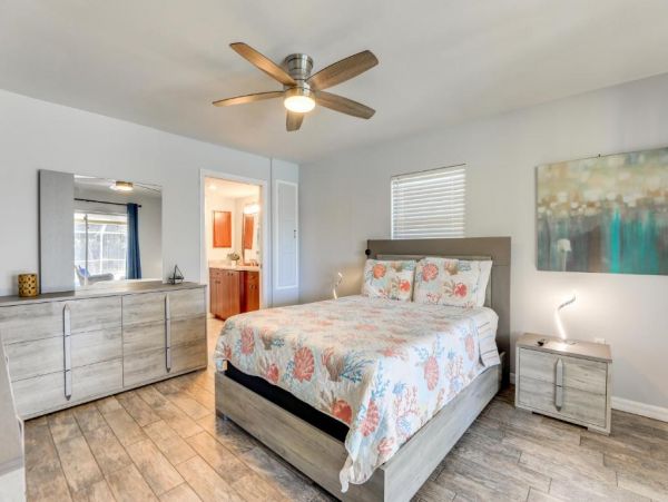Sarasota Getaway: Heated Pool, Games, Close to Downtown