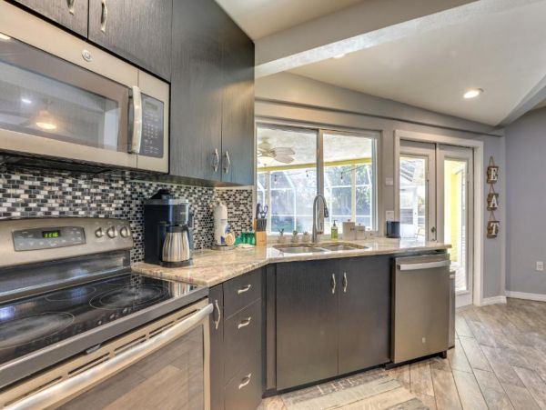 Sarasota Getaway: Heated Pool, Games, Close to Downtown