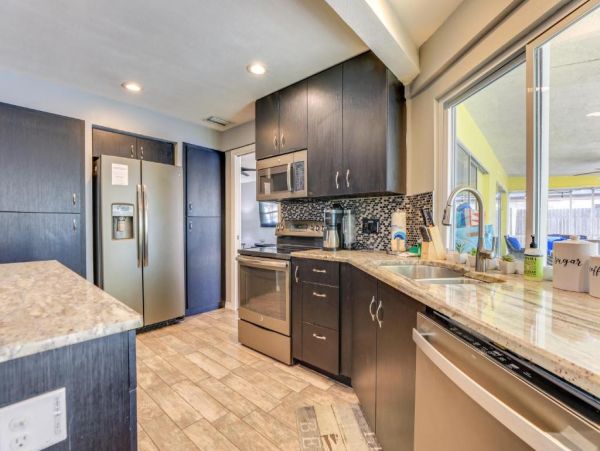 Sarasota Getaway: Heated Pool, Games, Close to Downtown