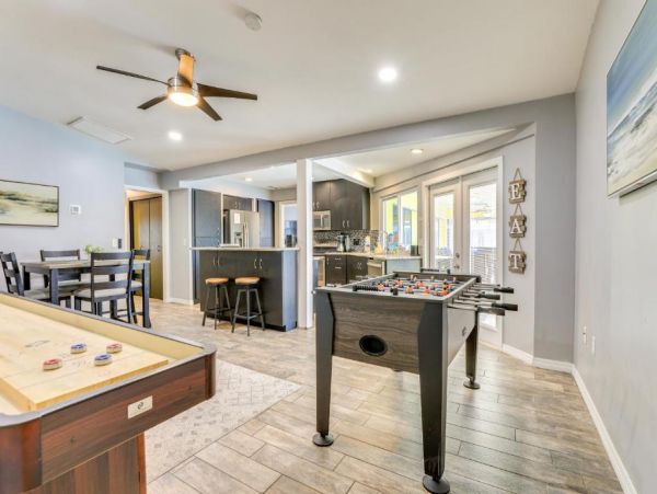 Sarasota Getaway: Heated Pool, Games, Close to Downtown