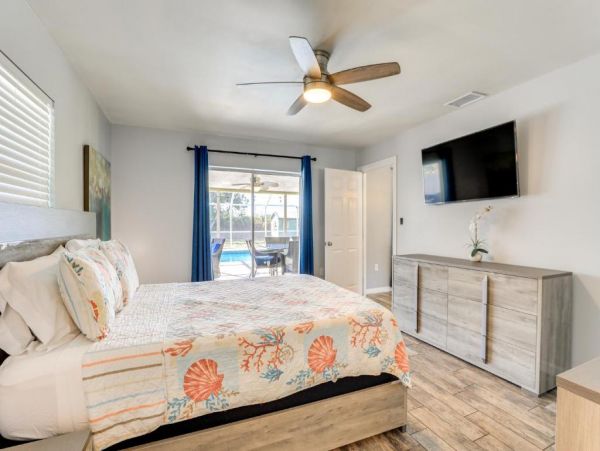Sarasota Getaway: Heated Pool, Games, Close to Downtown