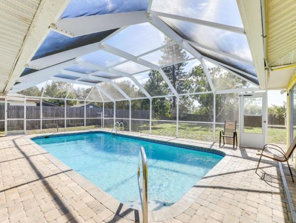 Sarasota Getaway: Heated Pool, Games, Close to Downtown