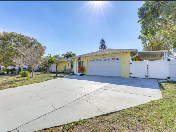 Sarasota Getaway: Heated Pool, Games, Close to Downtown