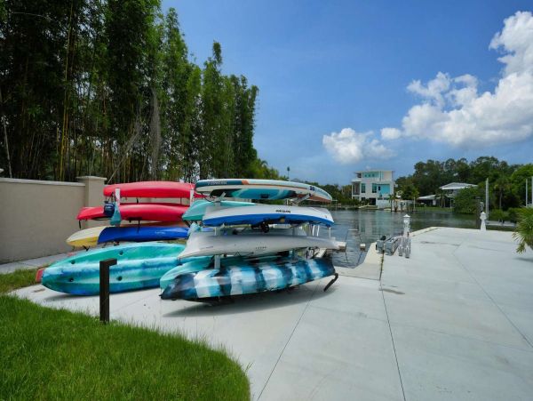 Luxury Waterfront Vacation Rental with 2 Bedroom, Pool & Gym