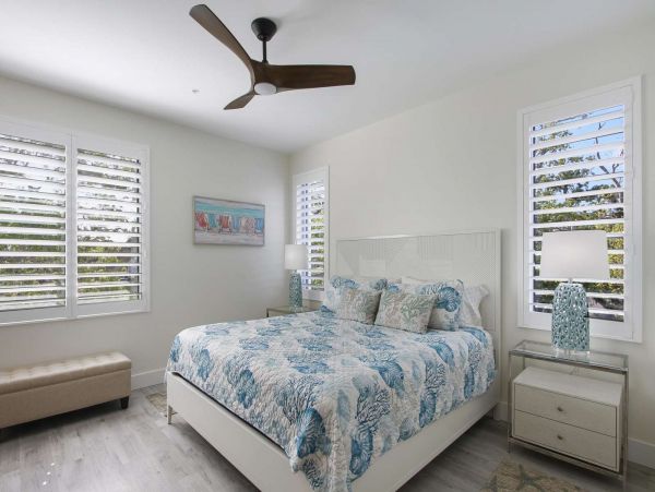 Luxury Waterfront Vacation Rental with 2 Bedroom, Pool & Gym