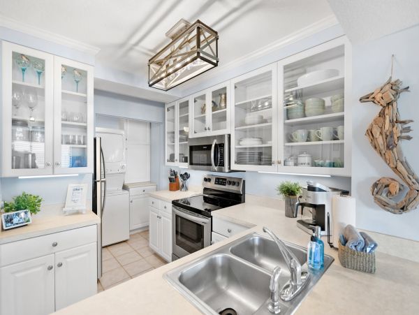100 Steps from the Beach & Ocean Views