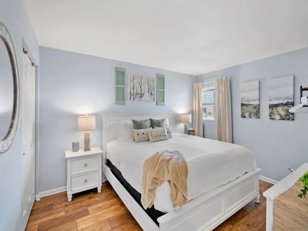 100 Steps from the Beach & Ocean Views