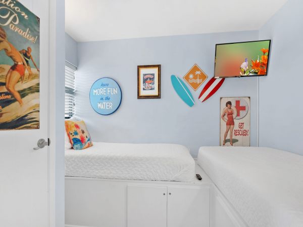 100 Steps from the Beach & Ocean Views