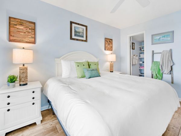 100 Steps from the Beach & Ocean Views