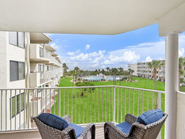 100 Steps from the Beach & Ocean Views