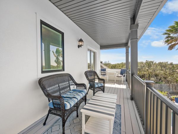 Vacation Home in Crescent Beach - Ideal Getaway for Families