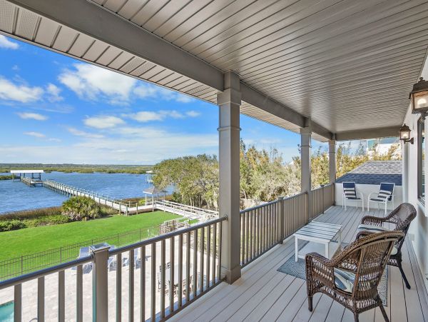 Vacation Home in Crescent Beach - Ideal Getaway for Families
