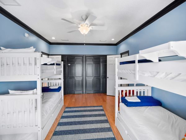 Vacation Home in Crescent Beach - Ideal Getaway for Families