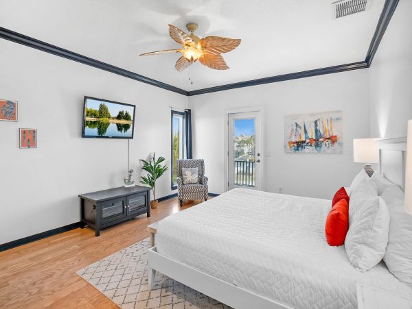 Vacation Home in Crescent Beach - Ideal Getaway for Families