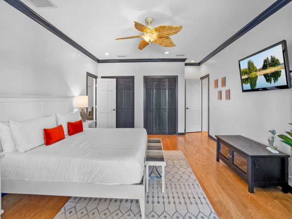 Vacation Home in Crescent Beach - Ideal Getaway for Families