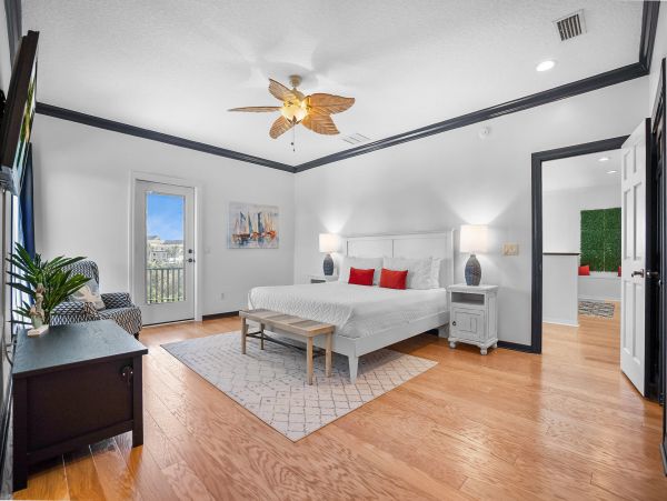 Vacation Home in Crescent Beach - Ideal Getaway for Families