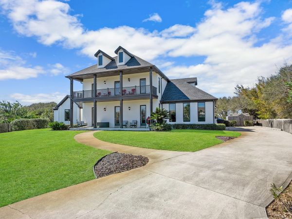 Vacation Home in Crescent Beach - Ideal Getaway for Families