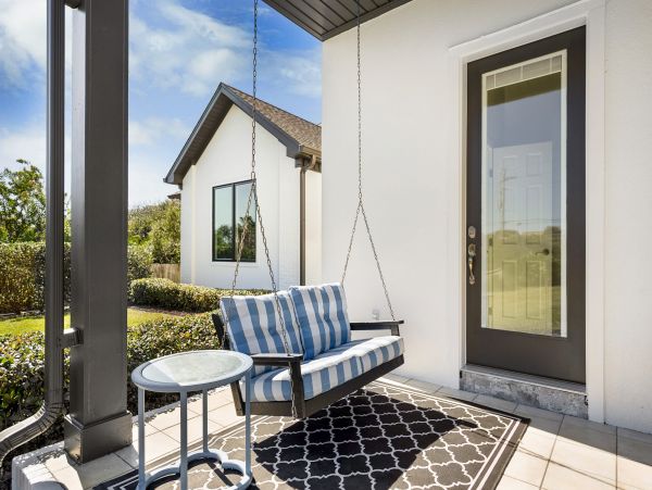 Vacation Home in Crescent Beach - Ideal Getaway for Families