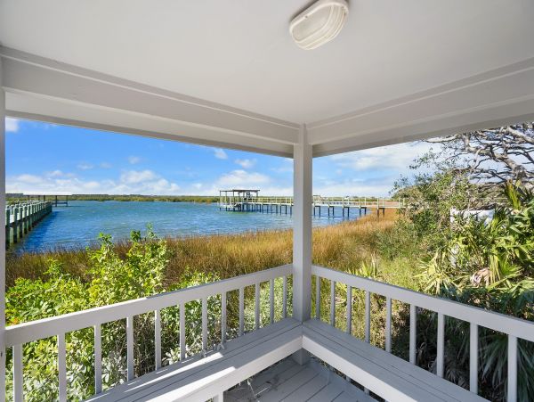Vacation Home in Crescent Beach - Ideal Getaway for Families