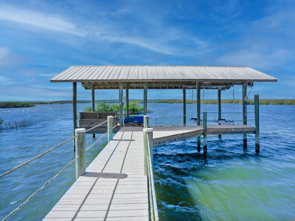 Vacation Home in Crescent Beach - Ideal Getaway for Families