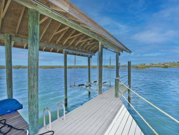 Vacation Home in Crescent Beach - Ideal Getaway for Families