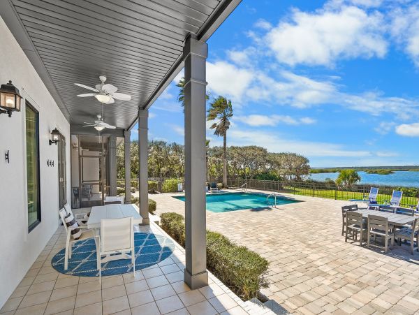 Vacation Home in Crescent Beach - Ideal Getaway for Families