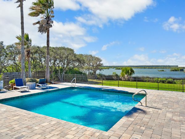 Vacation Home in Crescent Beach - Ideal Getaway for Families