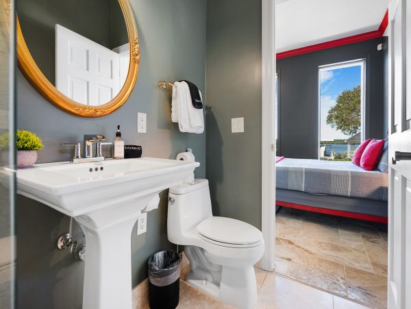 Vacation Home in Crescent Beach - Ideal Getaway for Families
