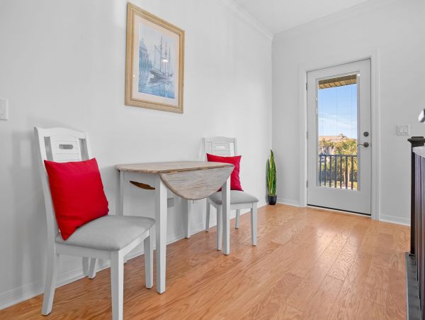 Vacation Home in Crescent Beach - Ideal Getaway for Families