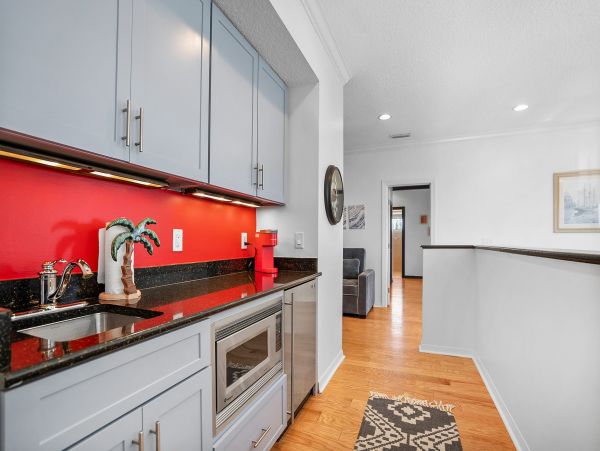 Vacation Home in Crescent Beach - Ideal Getaway for Families