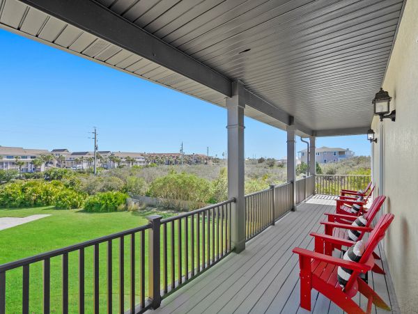 Vacation Home in Crescent Beach - Ideal Getaway for Families