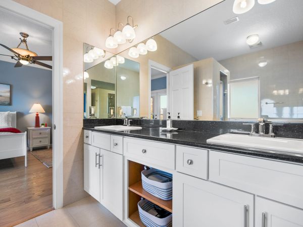 Vacation Home in Crescent Beach - Ideal Getaway for Families