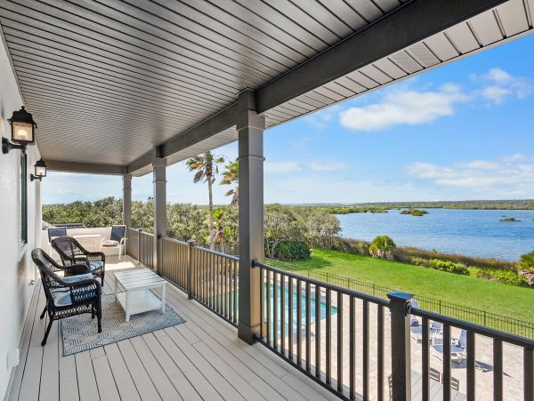 Vacation Home in Crescent Beach - Ideal Getaway for Families