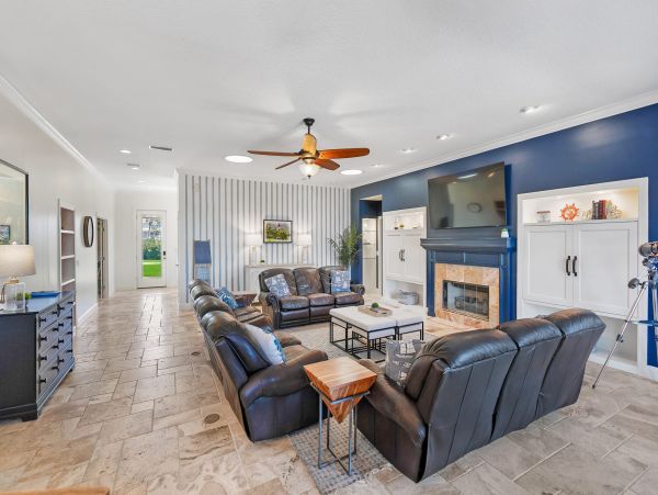 Vacation Home in Crescent Beach - Ideal Getaway for Families
