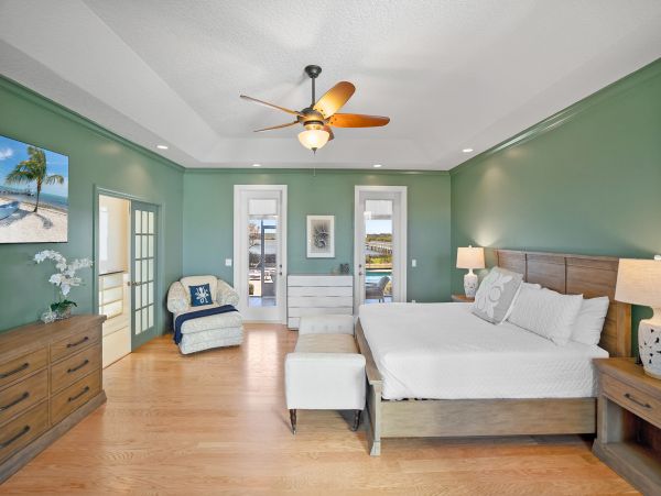Vacation Home in Crescent Beach - Ideal Getaway for Families