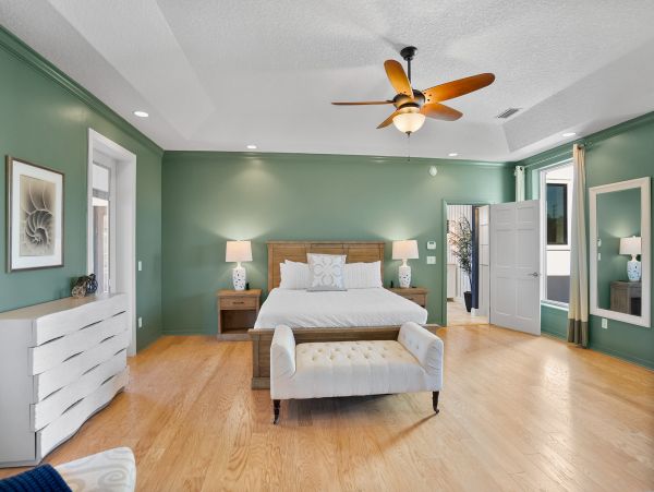 Vacation Home in Crescent Beach - Ideal Getaway for Families