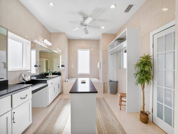 Vacation Home in Crescent Beach - Ideal Getaway for Families