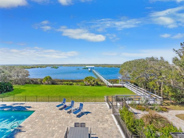 Vacation Home in Crescent Beach - Ideal Getaway for Families