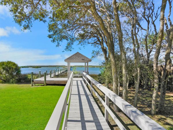 Vacation Home in Crescent Beach - Ideal Getaway for Families