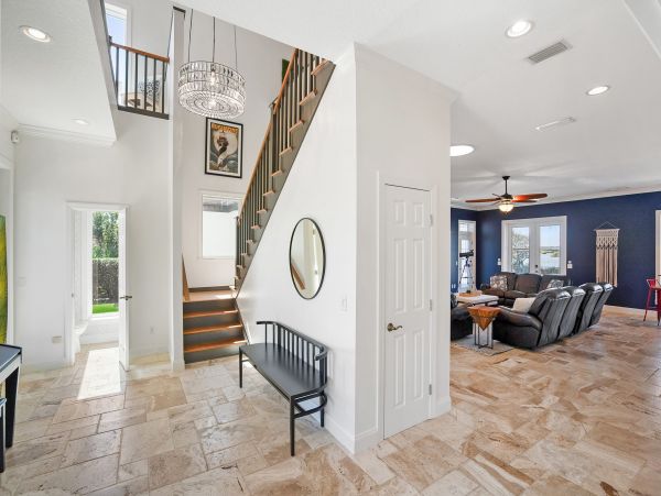 Vacation Home in Crescent Beach - Ideal Getaway for Families
